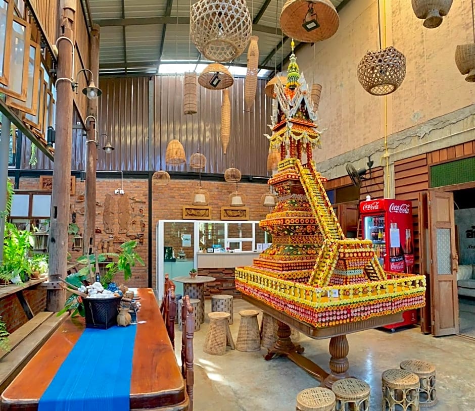 Hug Sakhonnakhon Hotel