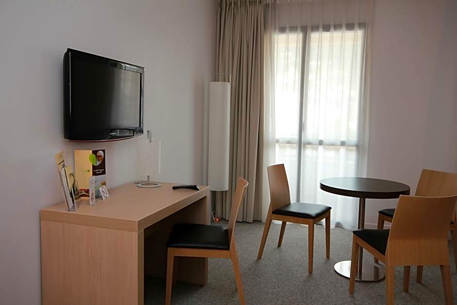 Esatitude Hotel