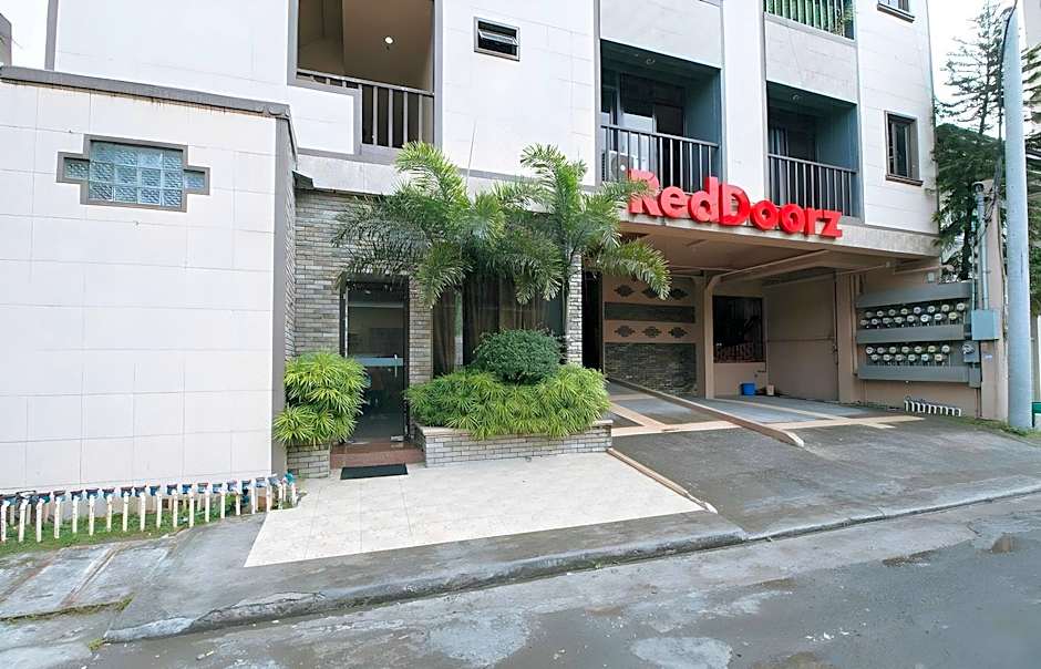 RedDoorz Plus at Canley Residential