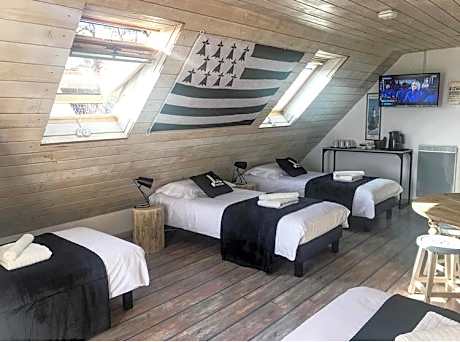 6-Bed Mixed Dormitory Room