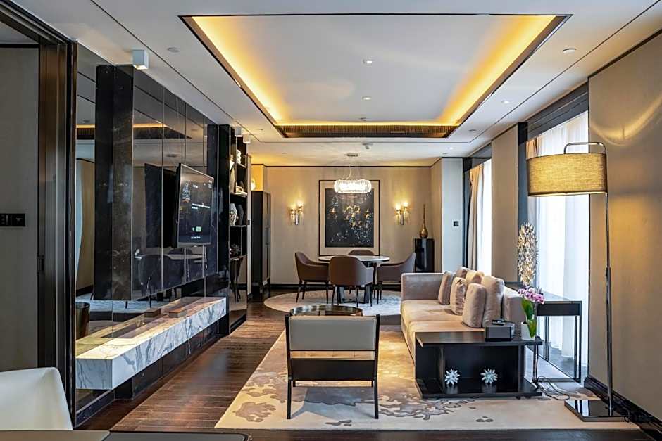 Photo 1 of 6 of Executive Suite