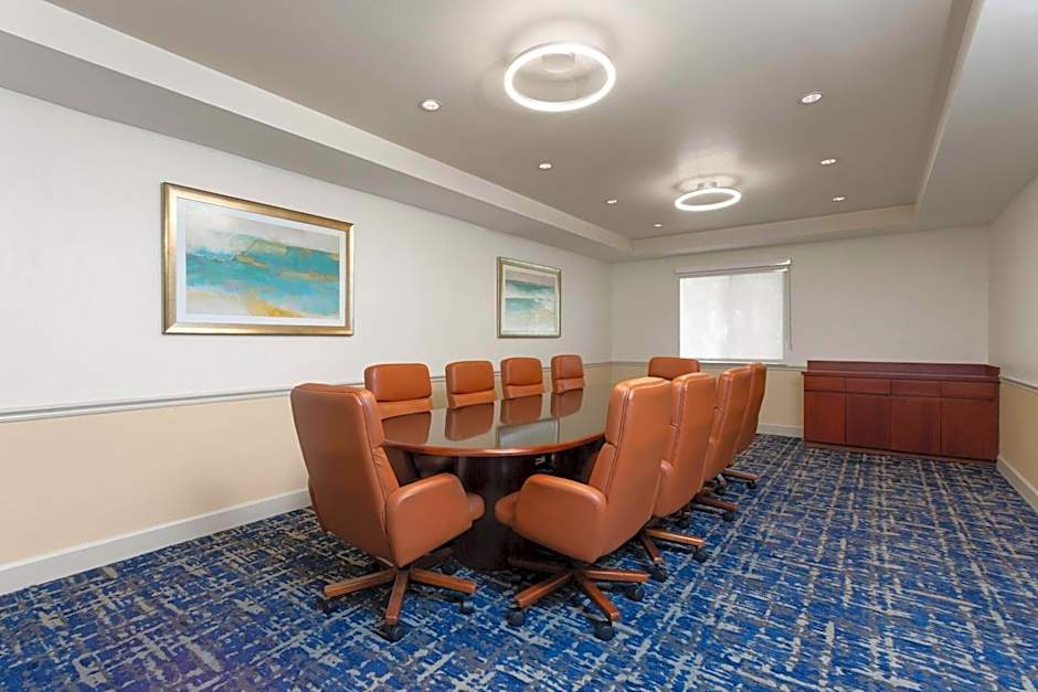 Hawthorn Extended Stay by Wyndham Naples