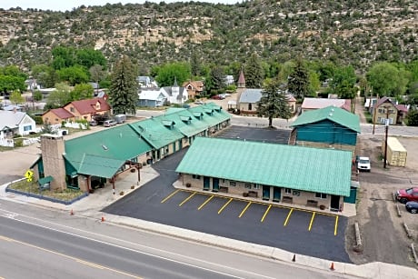 Dolores Mountain Inn