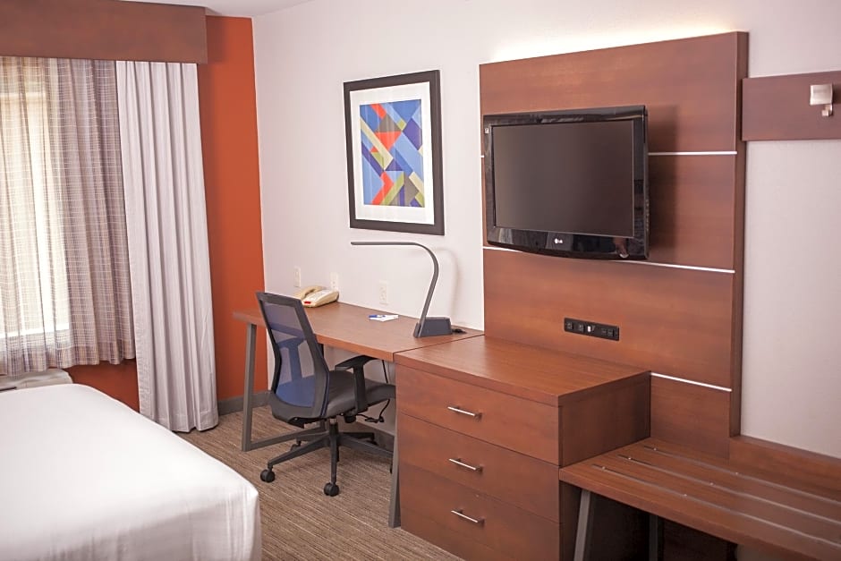 Holiday Inn Express & Suites Logan