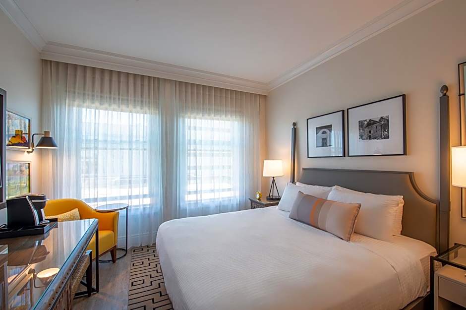 Hotel E