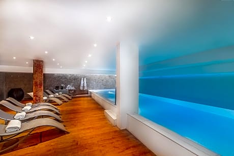Hotel Montaigne And Spa