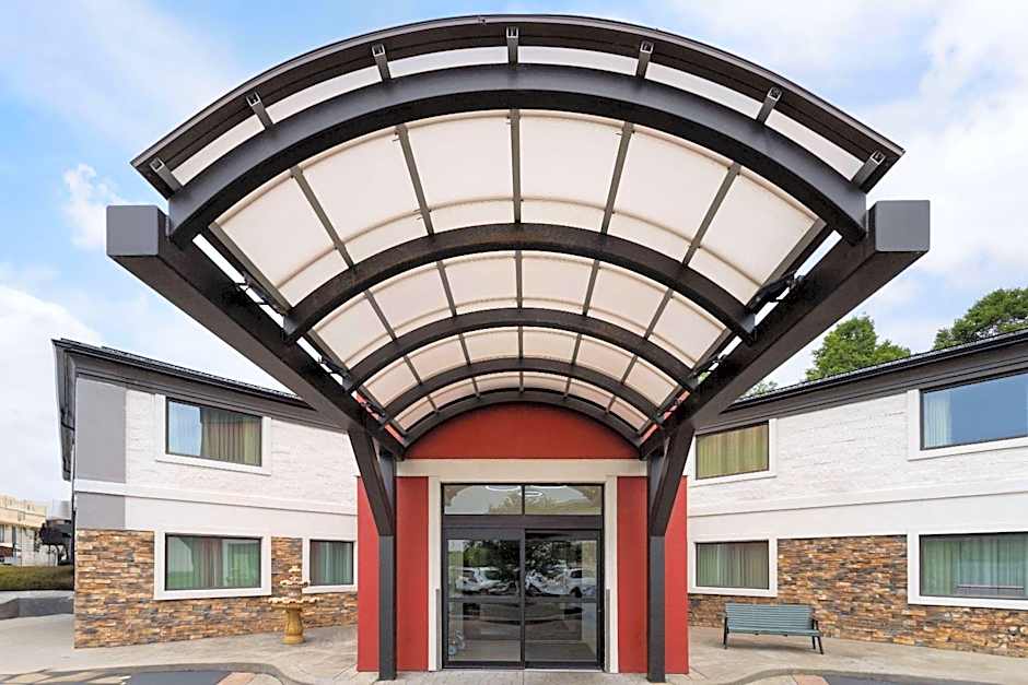 La Quinta Inn & Suites by Wyndham Buffalo Airport