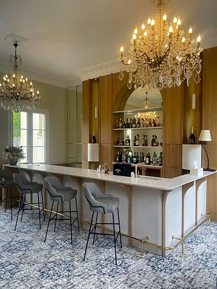 Grand Hôtel "Château de Sully" - Piscine & Spa -Teritoria