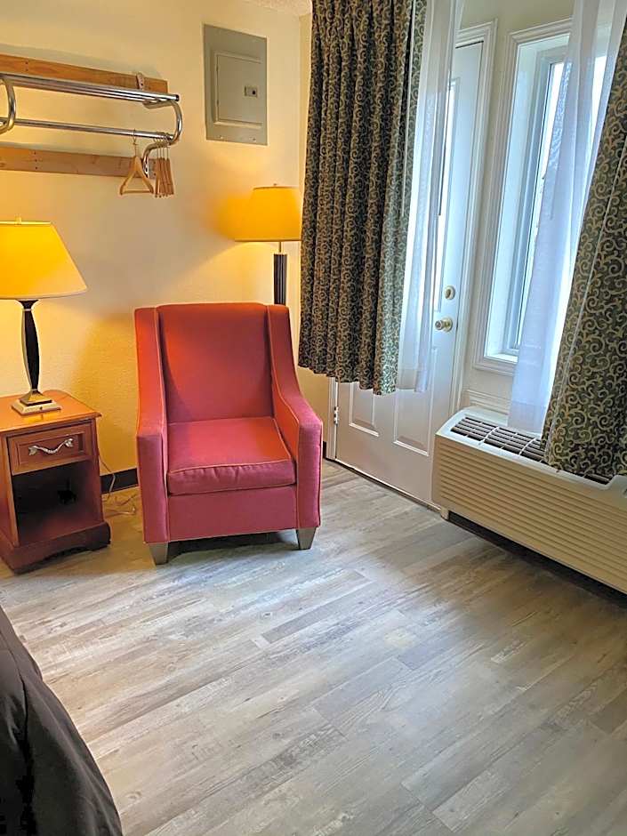 Ozark Inn & Suites
