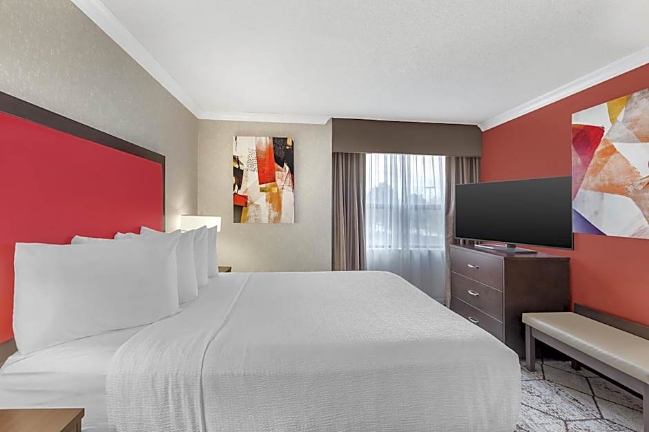 Best Western Plus Rose City Suites