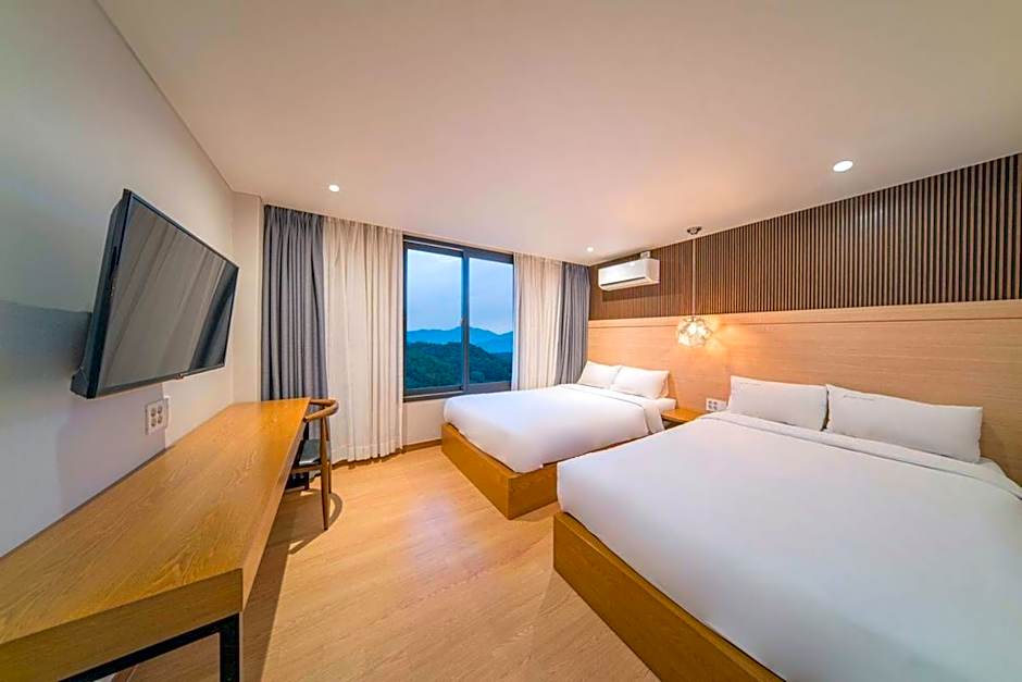 Two Y Hotel