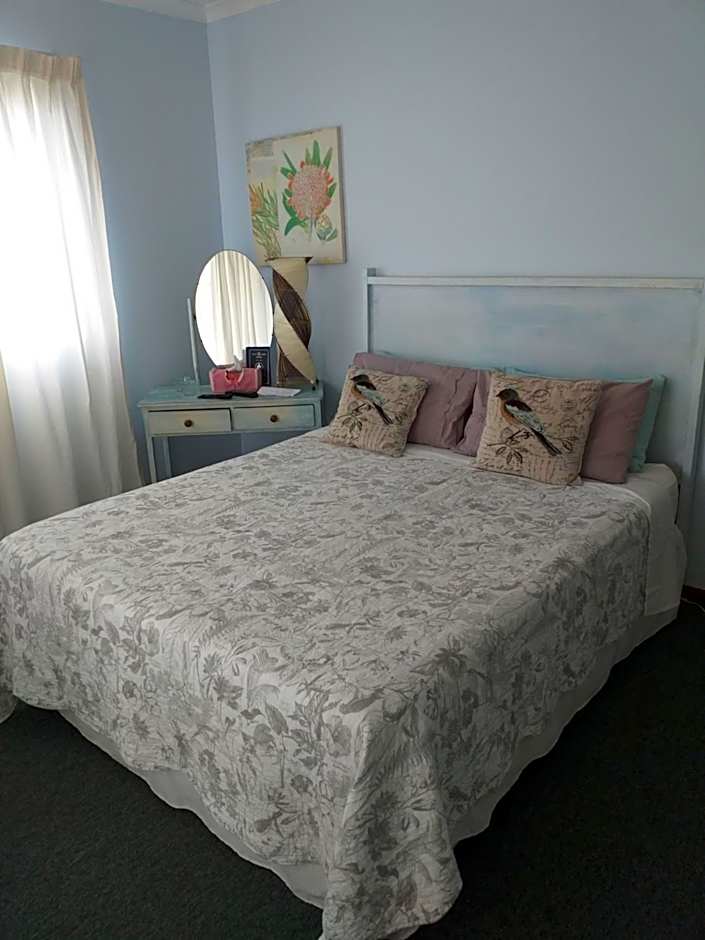 A1 Kynaston Guest House bed and breakfast or self catering