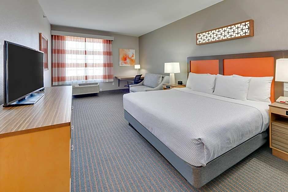La Quinta Inn & Suites by Wyndham Dallas Love Field