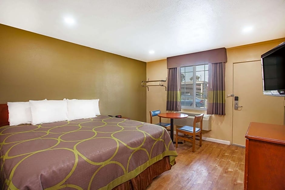 Super 8 by Wyndham Redlands/San Bernardino