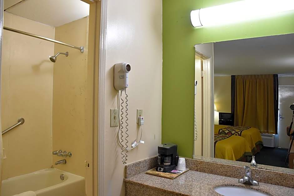 Super 8 by Wyndham Tifton