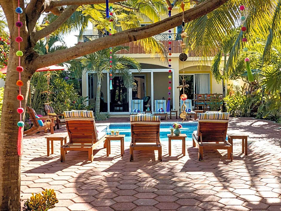Casa Zarah - Hacienda Family Home - Pool and 2-Block to Beach