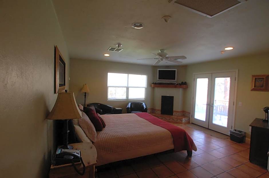 Queen's Inn By The River