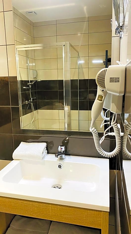 Hotel Martinez Grenay