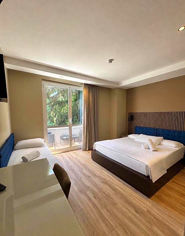 Aston Hotel