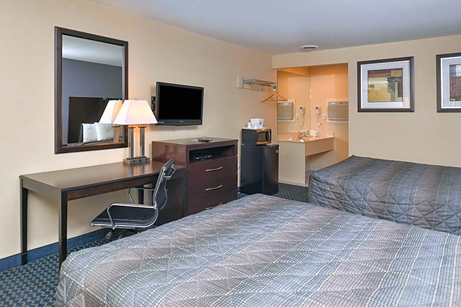 Golden Hill Inn-Danbury