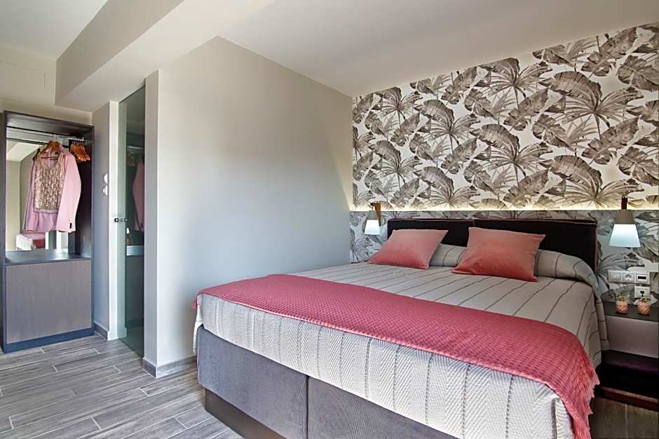 Maison 66, Riviera Hotels