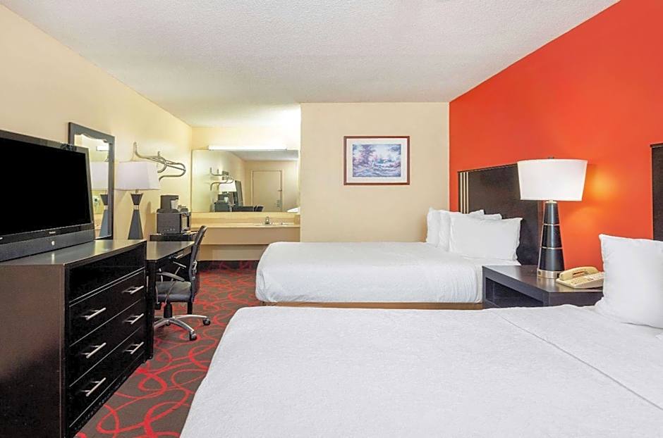 Travelodge by Wyndham Richmond IN