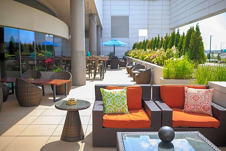 Renaissance by Marriott Schaumburg Convention Center Hotel