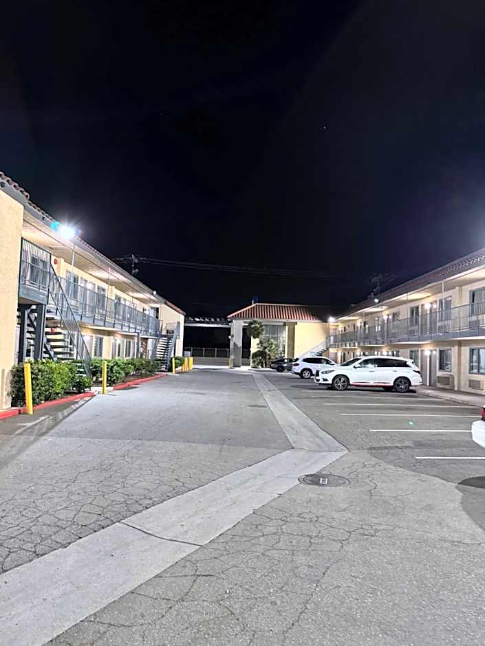 Baymont by Wyndham Bakersfield
