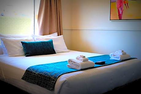 The Commercial Hotel Motel