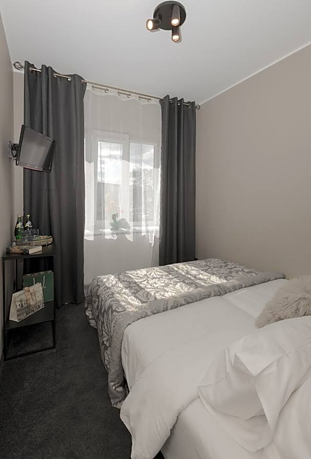 Happy Inn Rooms & Suites