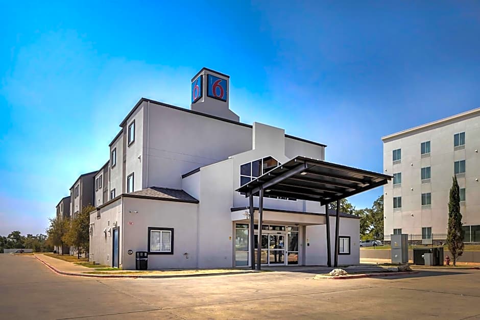 Motel 6-Cedar Park, TX