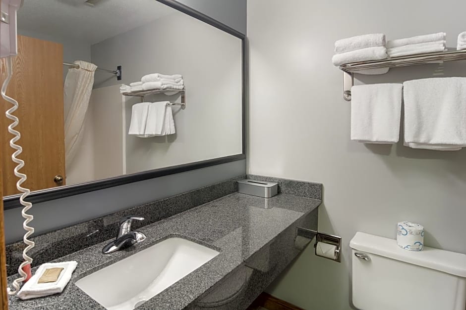 Boarders Inn & Suites by Cobblestone Hotels - Superior/Duluth