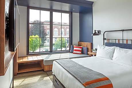 Standard Queen Room