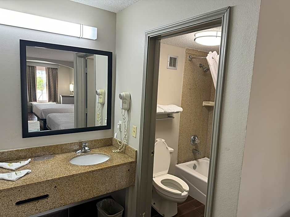 Days Inn & Suites by Wyndham Tuscaloosa - Univ. of Alabama