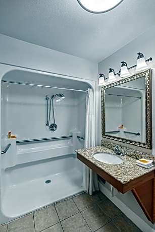 Handicap Accessible King Room – No Exterior Windows