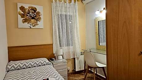 Single Room with Shared Bathroom