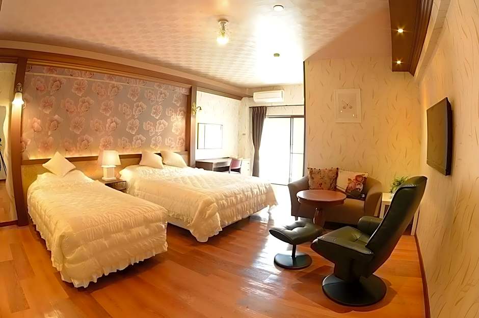 Yufuin Bessou Shikisai Hotel