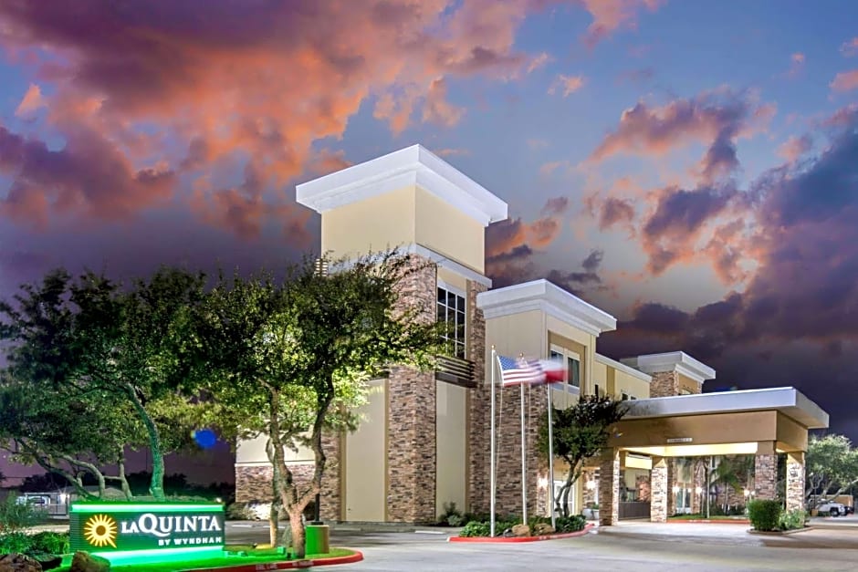 La Quinta by Wyndham Rockport - Fulton