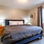 Ski In & 15 Minute Walk to the Lifts Hot Tub AC Pet Friendly