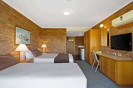 Standard Twin Room with Sofa