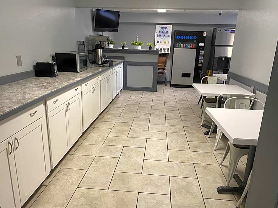 Super 8 by Wyndham Bloomington/Normal