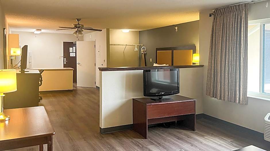 Studio 6 Chantilly VA Washington Dulles Airport