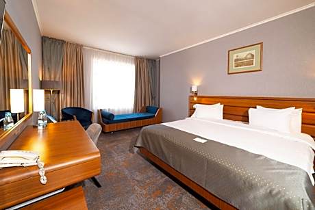 Premium Deluxe Room
