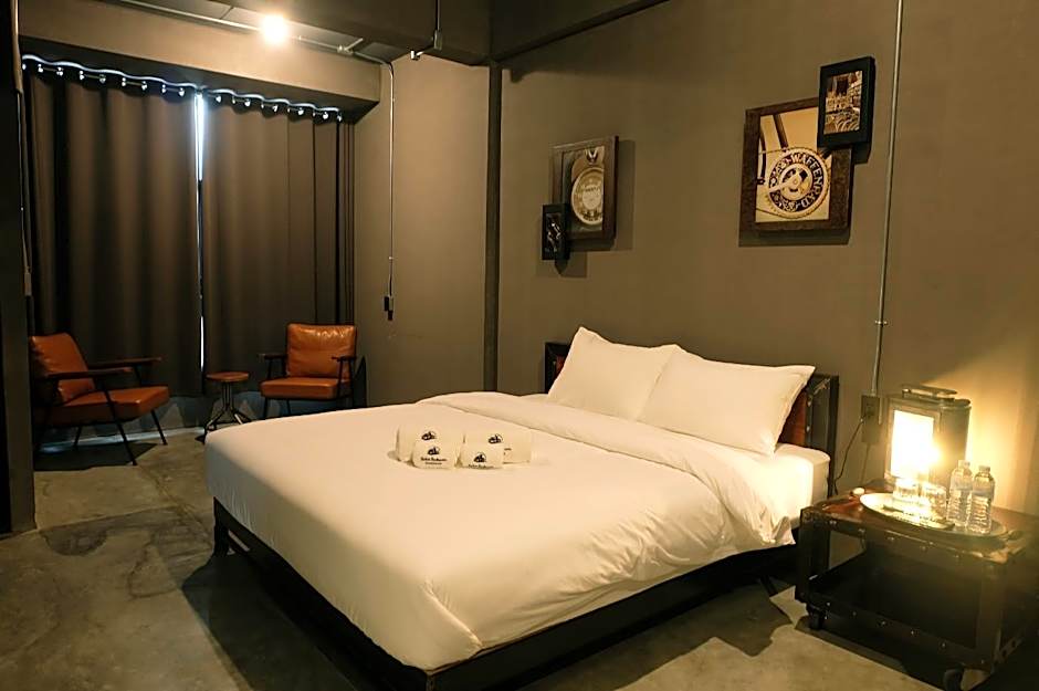 Rider Bedroom Hostel & Cafe