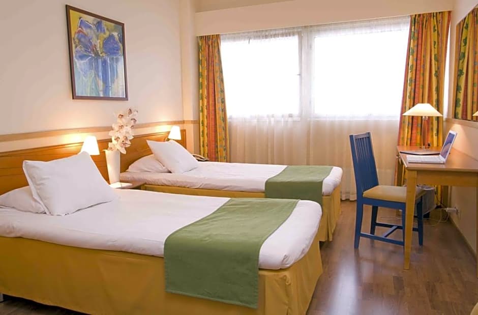 Skyline Airport Hotel