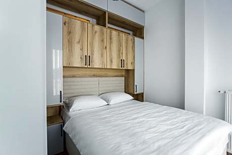 Two-Bedroom Apartment with Mountain View
