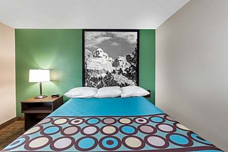 1 Queen Bed Mobility Accessible Room Non-Smoking