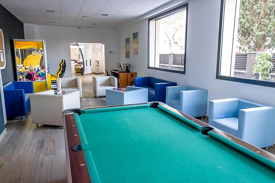 Aparthotel California
