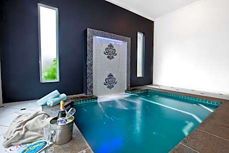 One-Bedroom Apartment with Private Pool