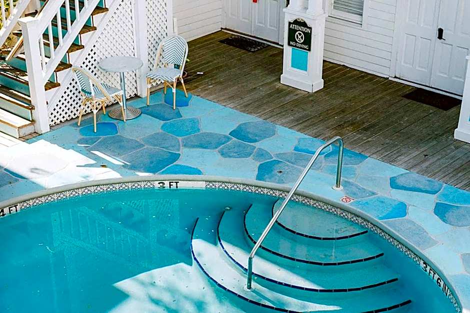 Classic King- Curry Mansion with Heated Pool!